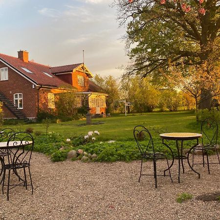 Villa Sandby B&B Borrby Екстериор снимка